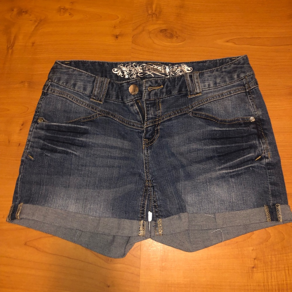 express jean shorts. SIZE 4